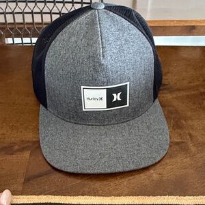 Hurley Two-Tone Gray and Black Cap